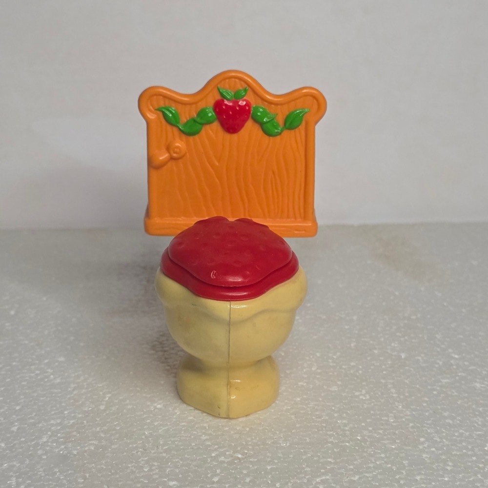 Vintage 1985 Strawberry Shortcake Berry Merry Attic Toilet American Greetings